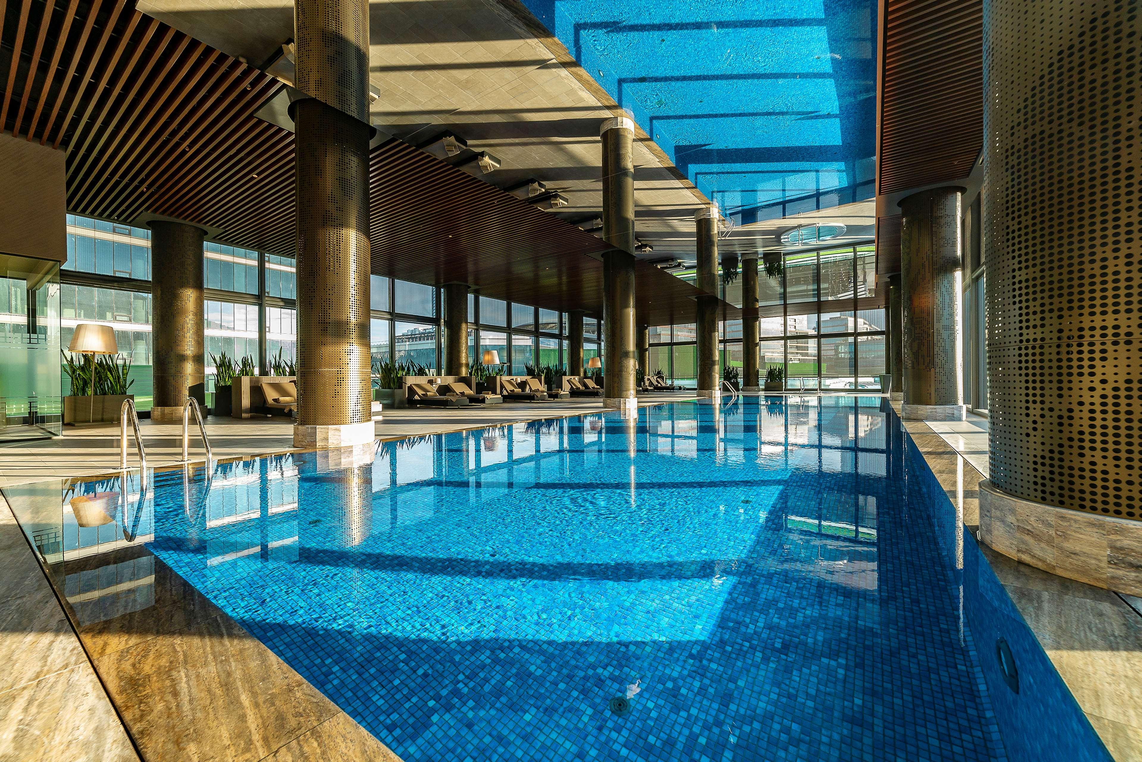 Radisson Collection Hotel, VadСтамбул Екстер'єр фото The pool at the Ritz-Carlton, T3