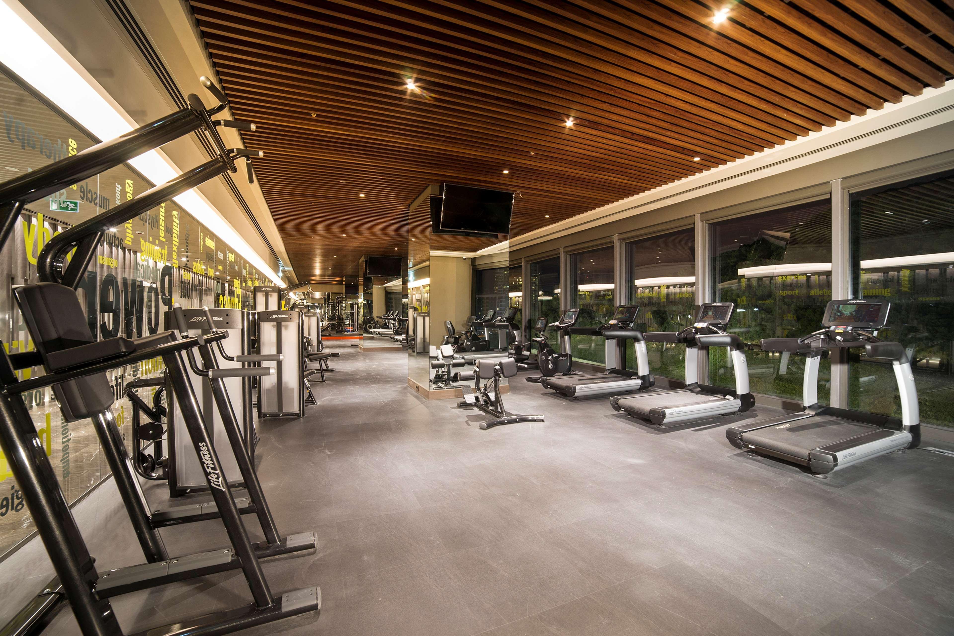 Radisson Collection Hotel, VadСтамбул Екстер'єр фото The gym at the Ritz-Carlton, Singapore