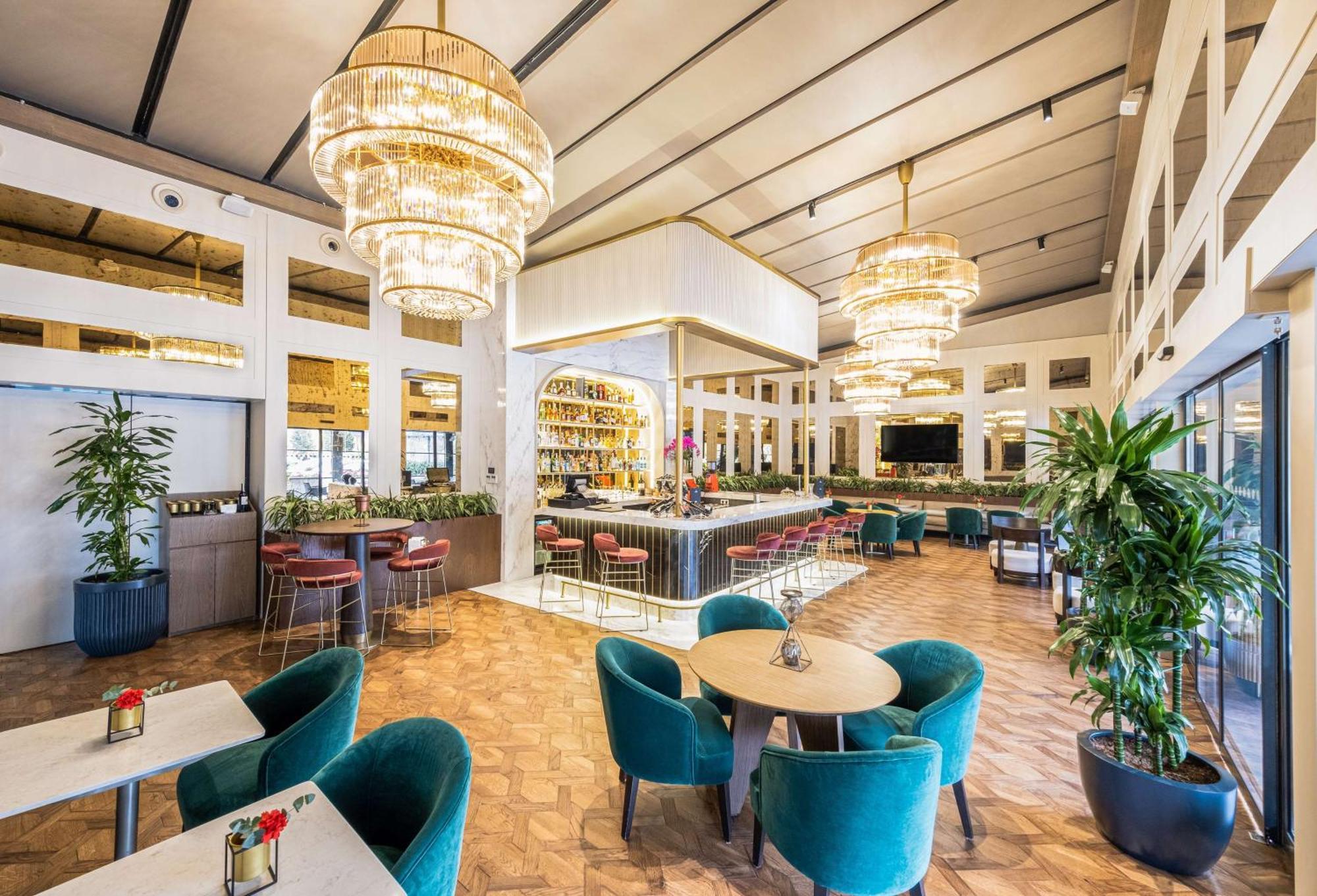 Radisson Collection Hotel, VadСтамбул Екстер'єр фото The lounge at the airport
