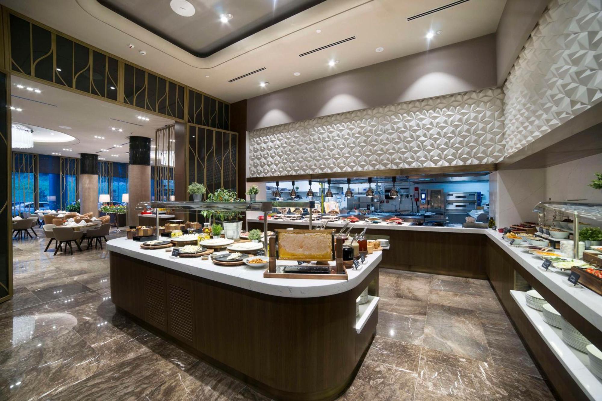 Radisson Collection Hotel, VadСтамбул Екстер'єр фото The Club Lounge at KLIA